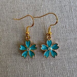 New Handcrafted 14k Gold Plated “Azure Blooms” Earrings 💙🌸